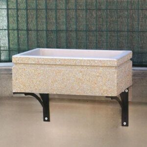 lavandino fissato a muro con staffe di sostegno