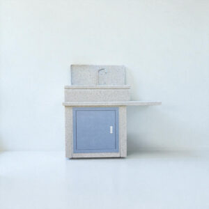 Lavandino 80x40 con rubinetto in appoggio, base paraschizzi rettangolare e ripiano integrato tutto a destra, bardiglio, sportello dolomite