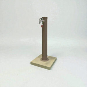 Fontana in ferro con base con scarico a perdere in cemento