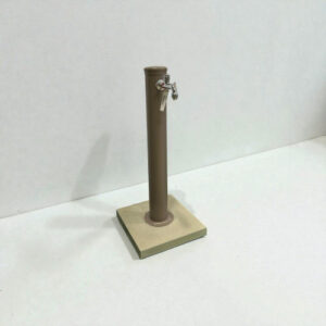 Fontana in ferro con base con scarico a perdere in cemento